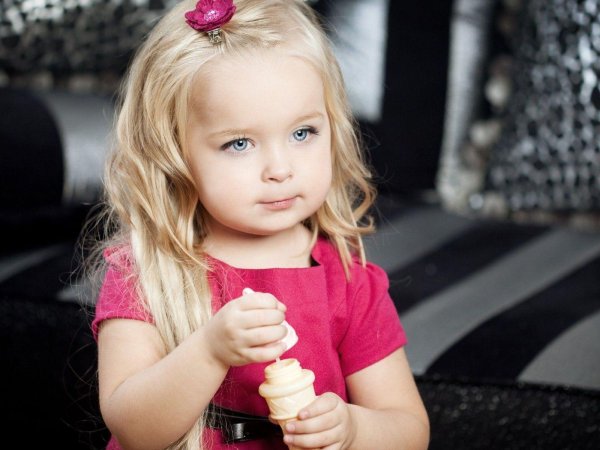 С девушками и детьми