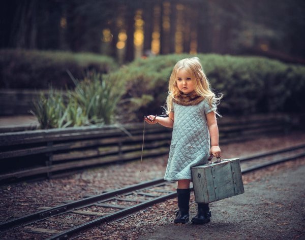 С девушками и детьми