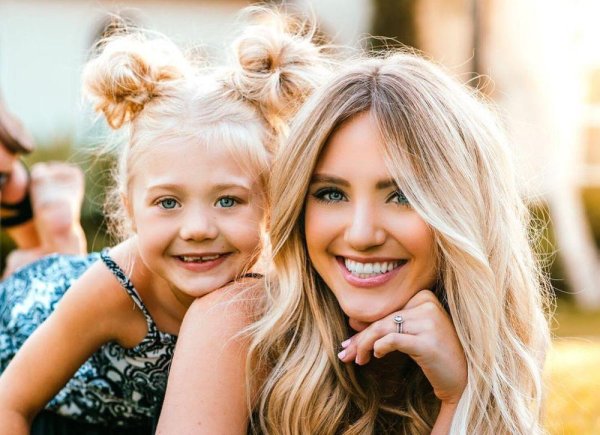 С девушками и детьми