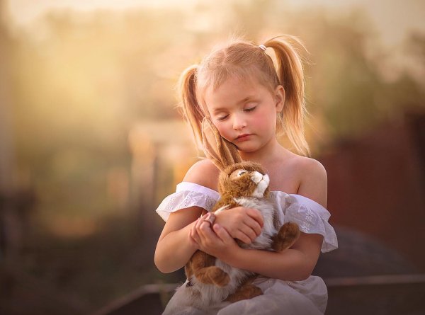 С девушками и детьми