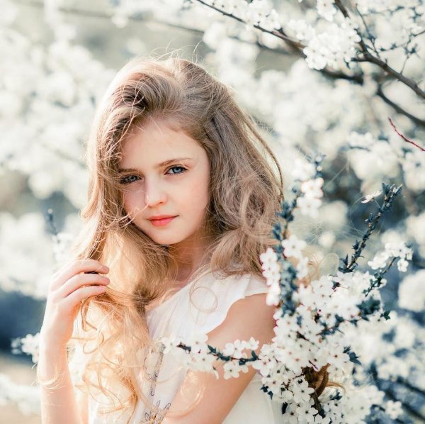 С девушками и детьми