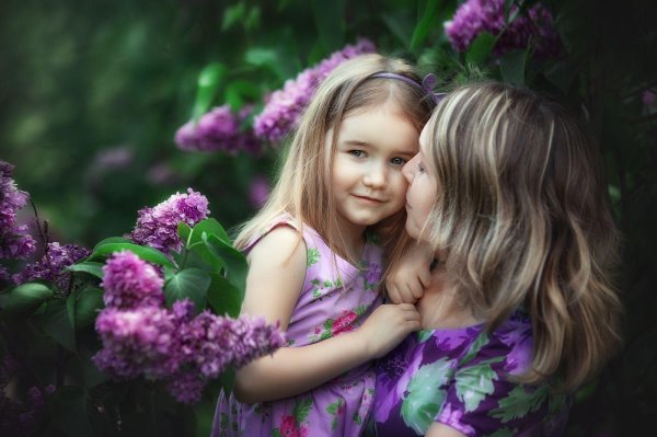 С девушками и детьми