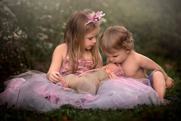 С девушками и детьми