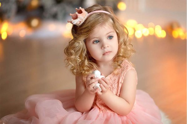 С девушками и детьми