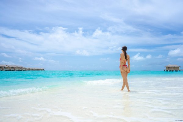 С девушками на пляжу