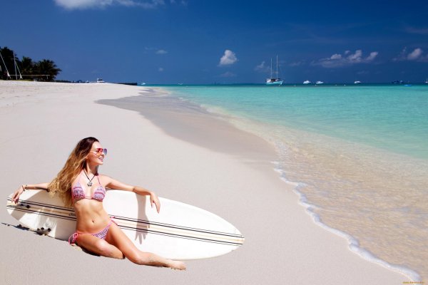 С девушками на пляжу