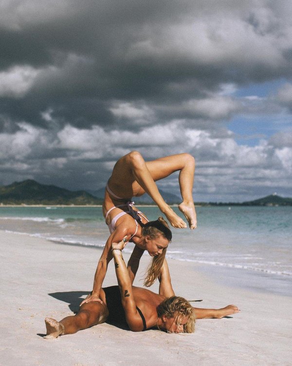 С девушками на пляжу