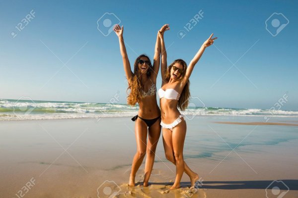 С девушками на пляжу