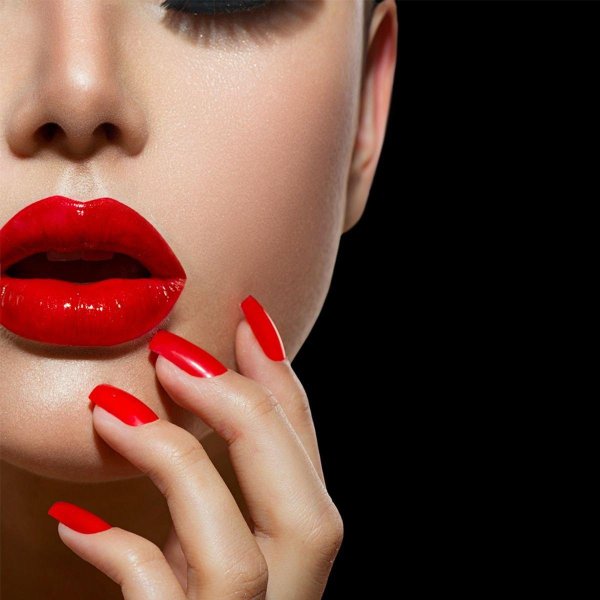 С девушками и губами