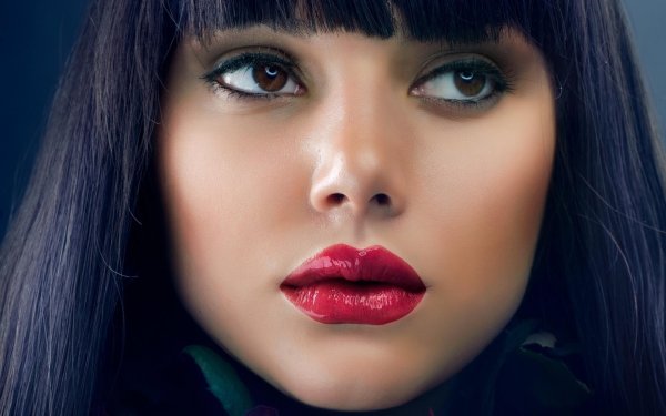 С девушками и губами