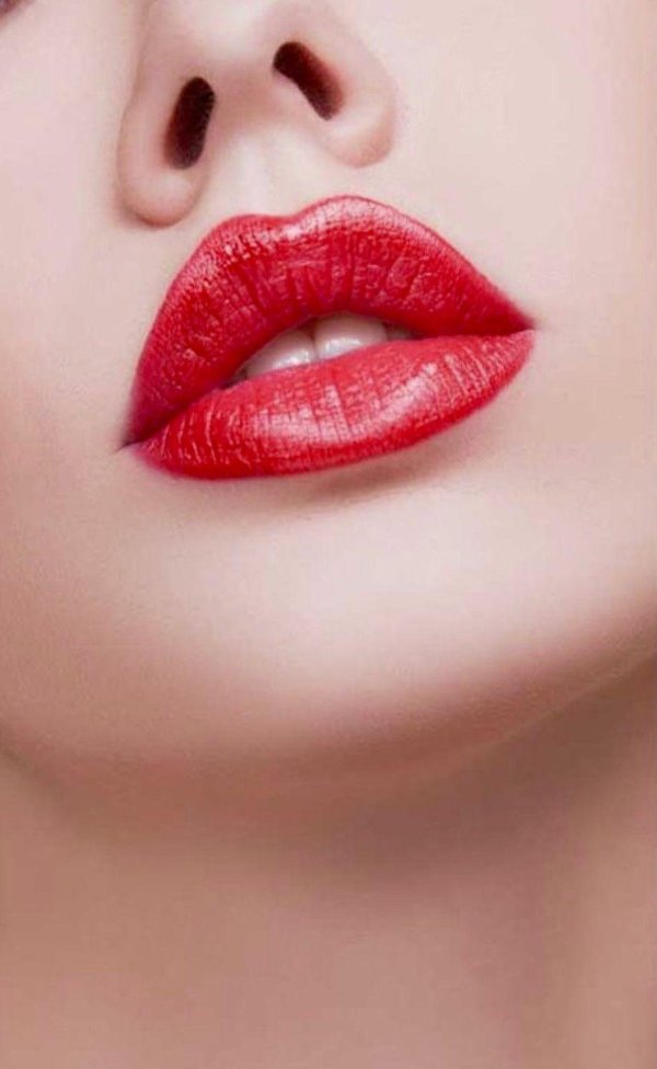 С девушками и губами