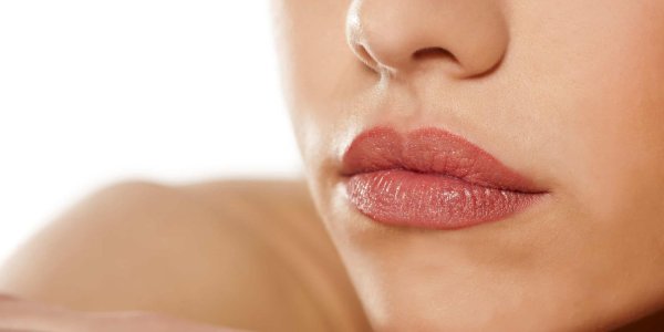 С девушками и губами