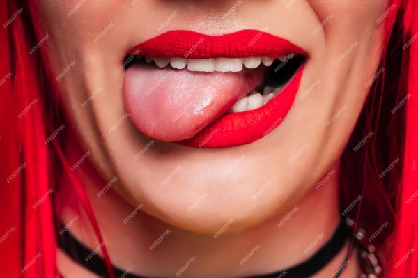 С девушками и губами