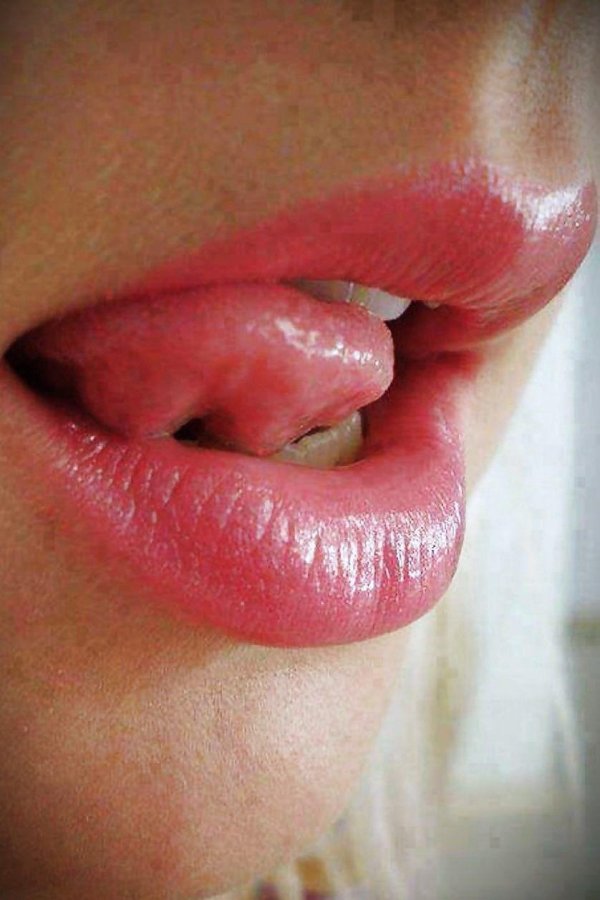 С девушками и губами