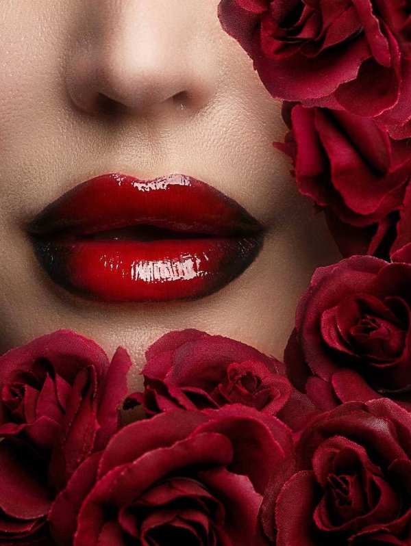 С девушками и губами