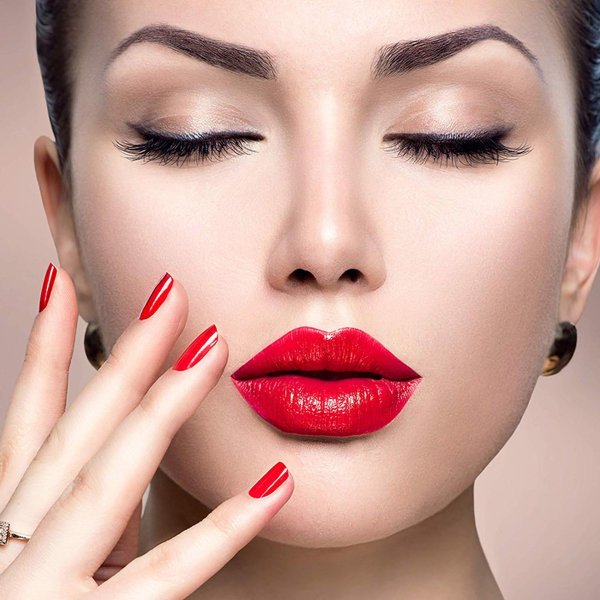 С девушками и губами