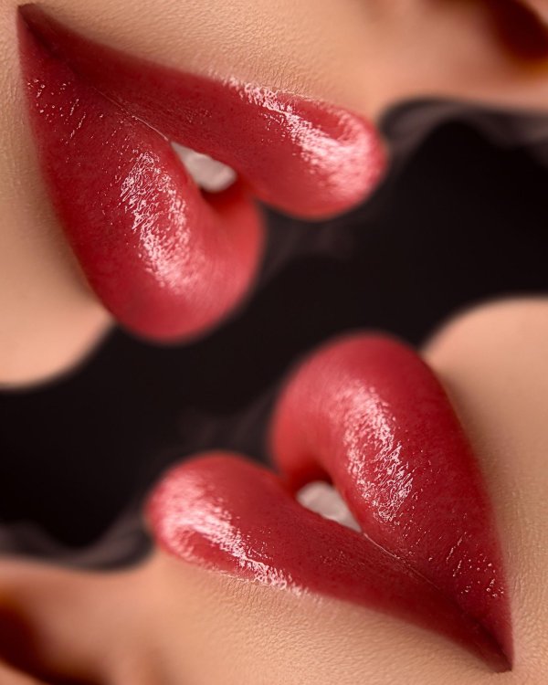 С девушками и губами