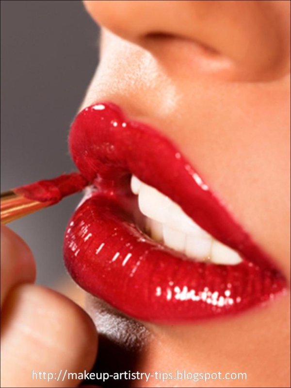 С девушками и губами