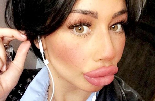 С девушками и губами