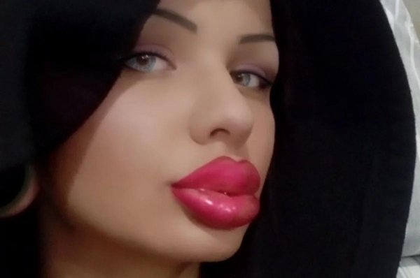 С девушками и губами