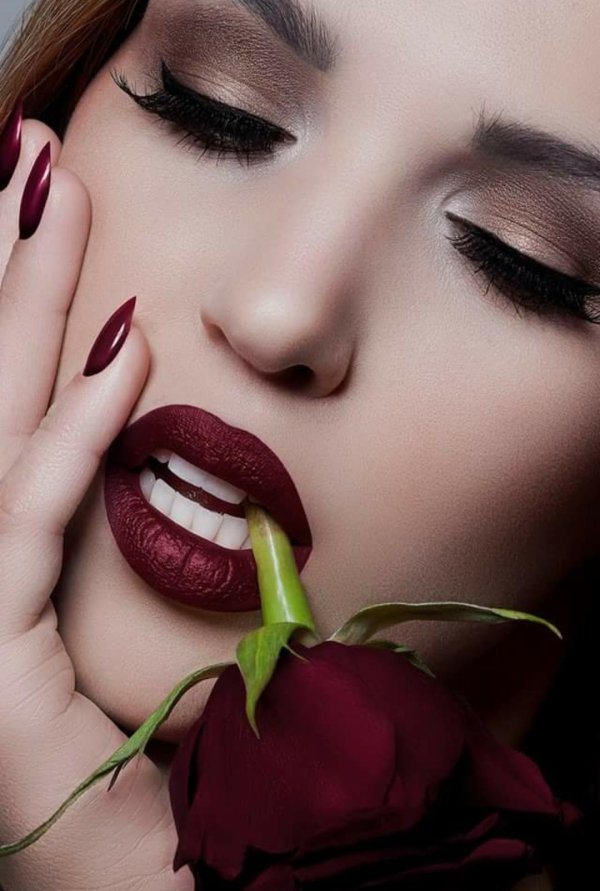 С девушками и губами