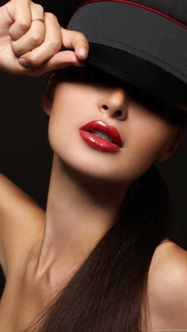 С девушками и губами