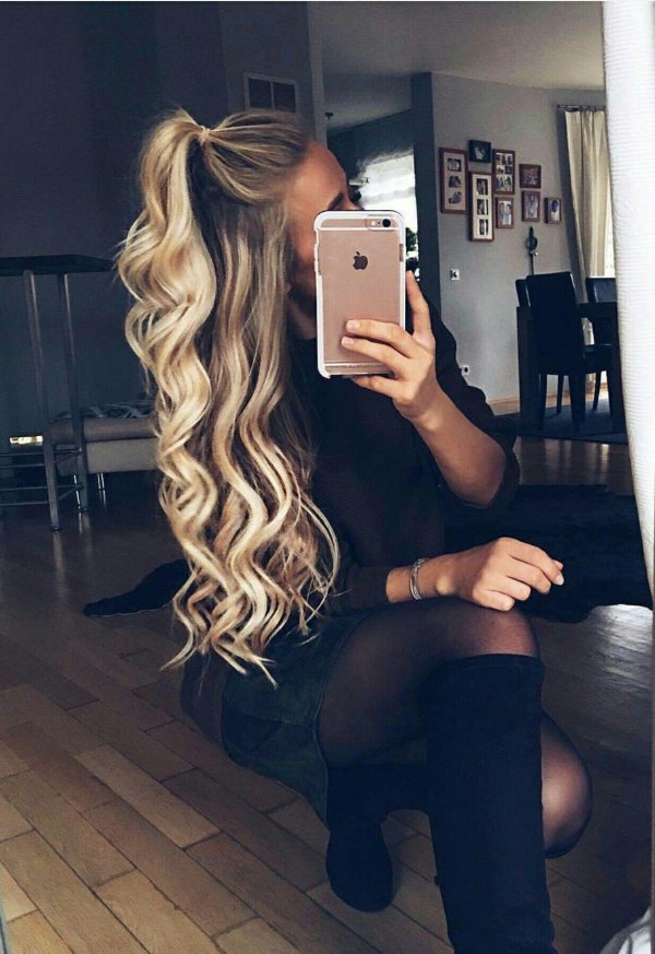 Девушка спиной длинные волосы