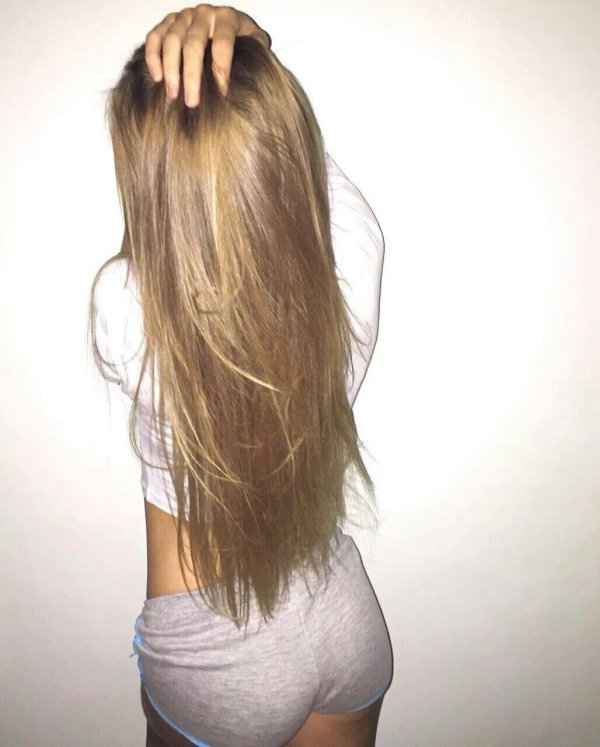 Девушка спиной длинные волосы