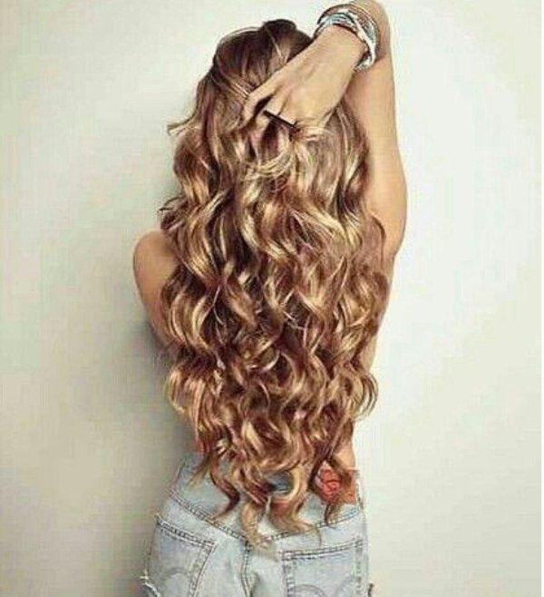 Девушка спиной длинные волосы