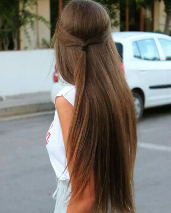 Девушка спиной длинные волосы