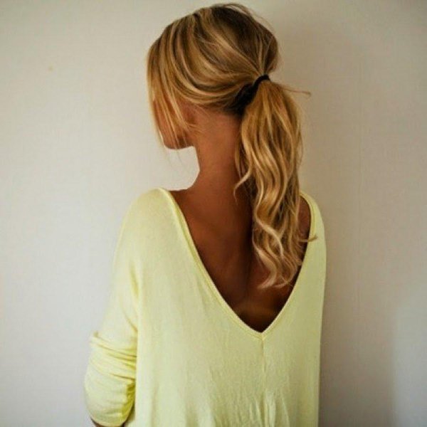 Девушка спиной длинные волосы