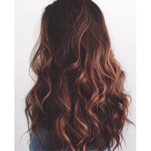 Девушка спиной длинные волосы