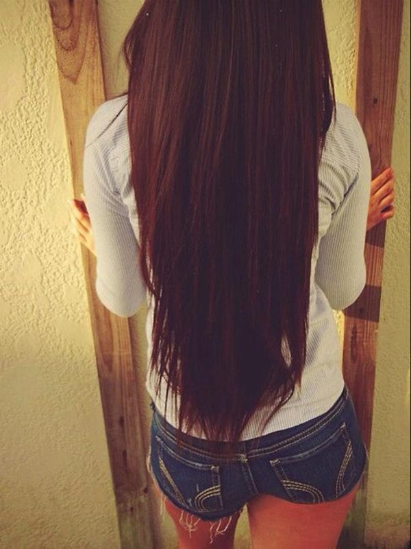 Девушка спиной длинные волосы