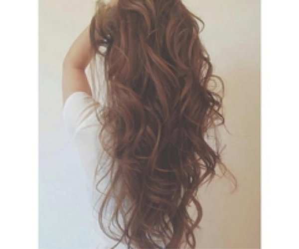 Девушка спиной длинные волосы