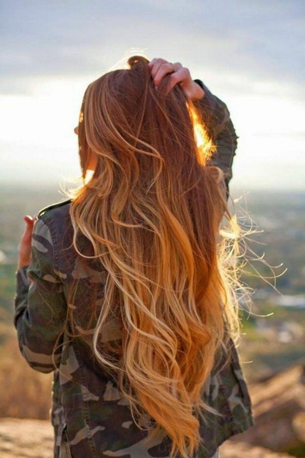 Девушка спиной длинные волосы