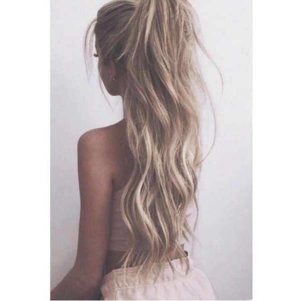 Девушка спиной длинные волосы