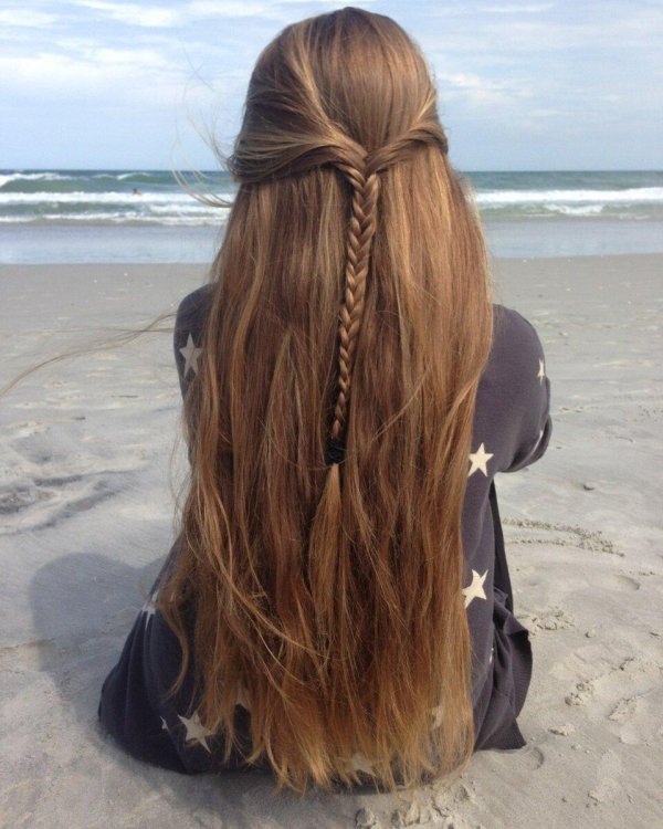 Девушка спиной длинные волосы