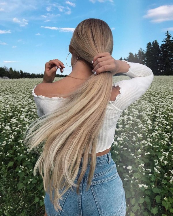 Девушка спиной длинные волосы