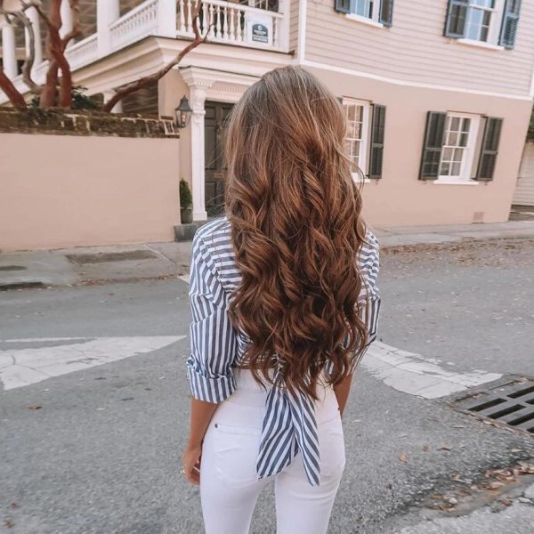 Девушка спиной длинные волосы