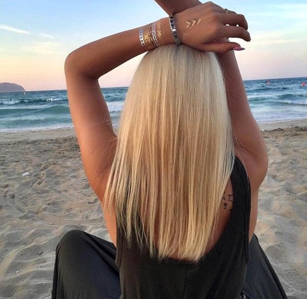 Девушка спиной длинные волосы