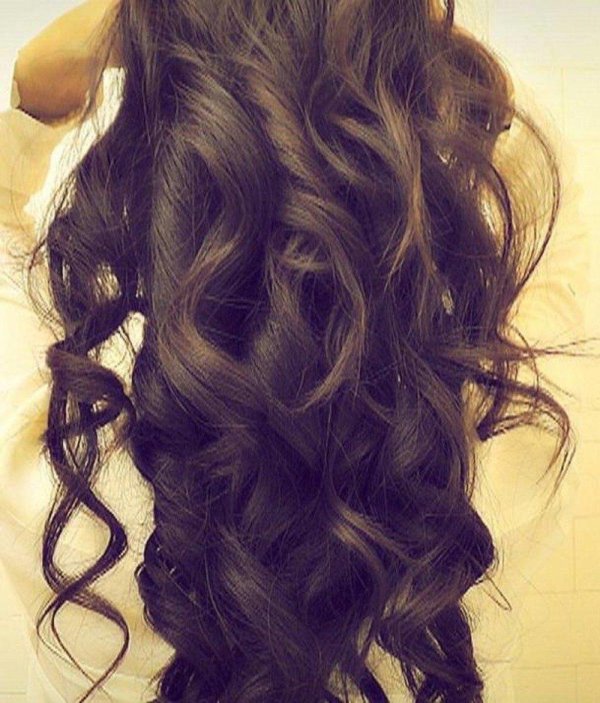 Девушка спиной длинные волосы