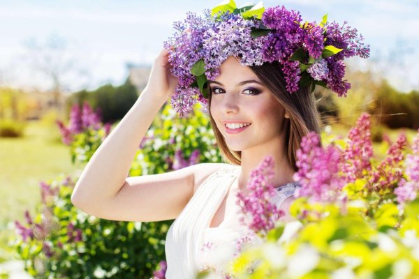 Девушка с весенними цветами