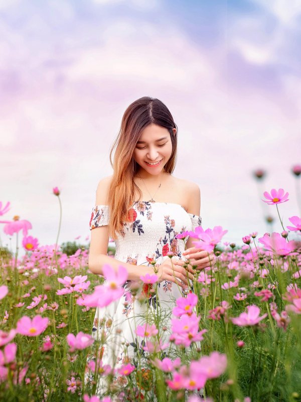 Девушка с весенними цветами