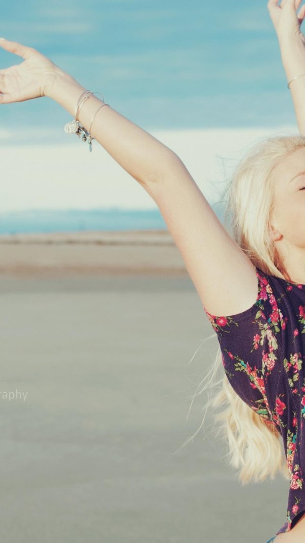 С девушками я счастлива