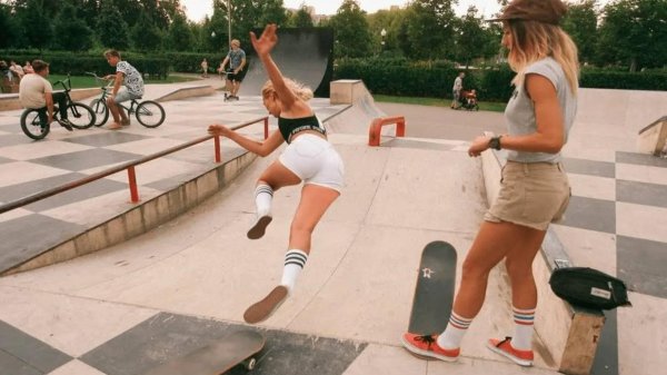 Самые с девушками смешные