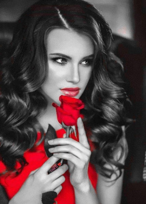 Девушка и красная роза