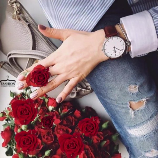 цветы в руках у девушки