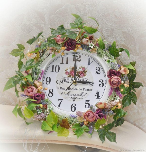 декор часов из цветов