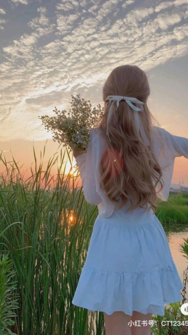 Одна девушка на земле