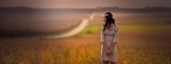 Одна девушка на земле